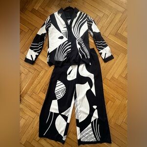 Chic Black and White Women's Shirt Pant Abstract Set Size M/L